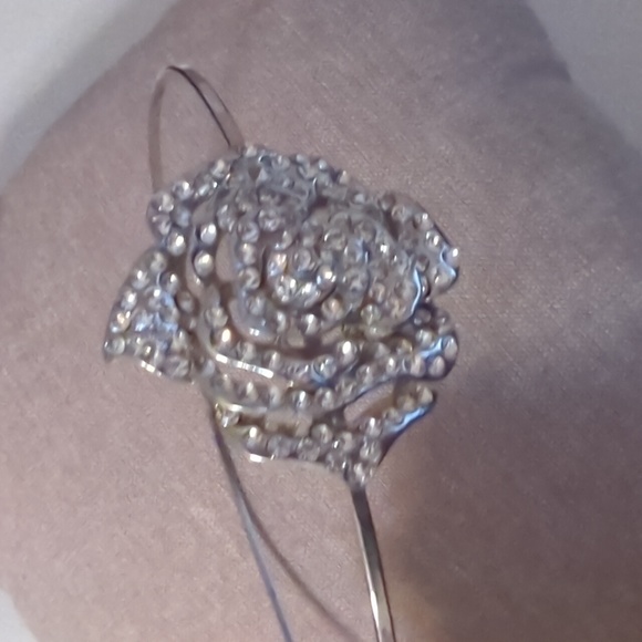 CAMELLIA RHINESTONE HEADBAND - Picture 5 of 6